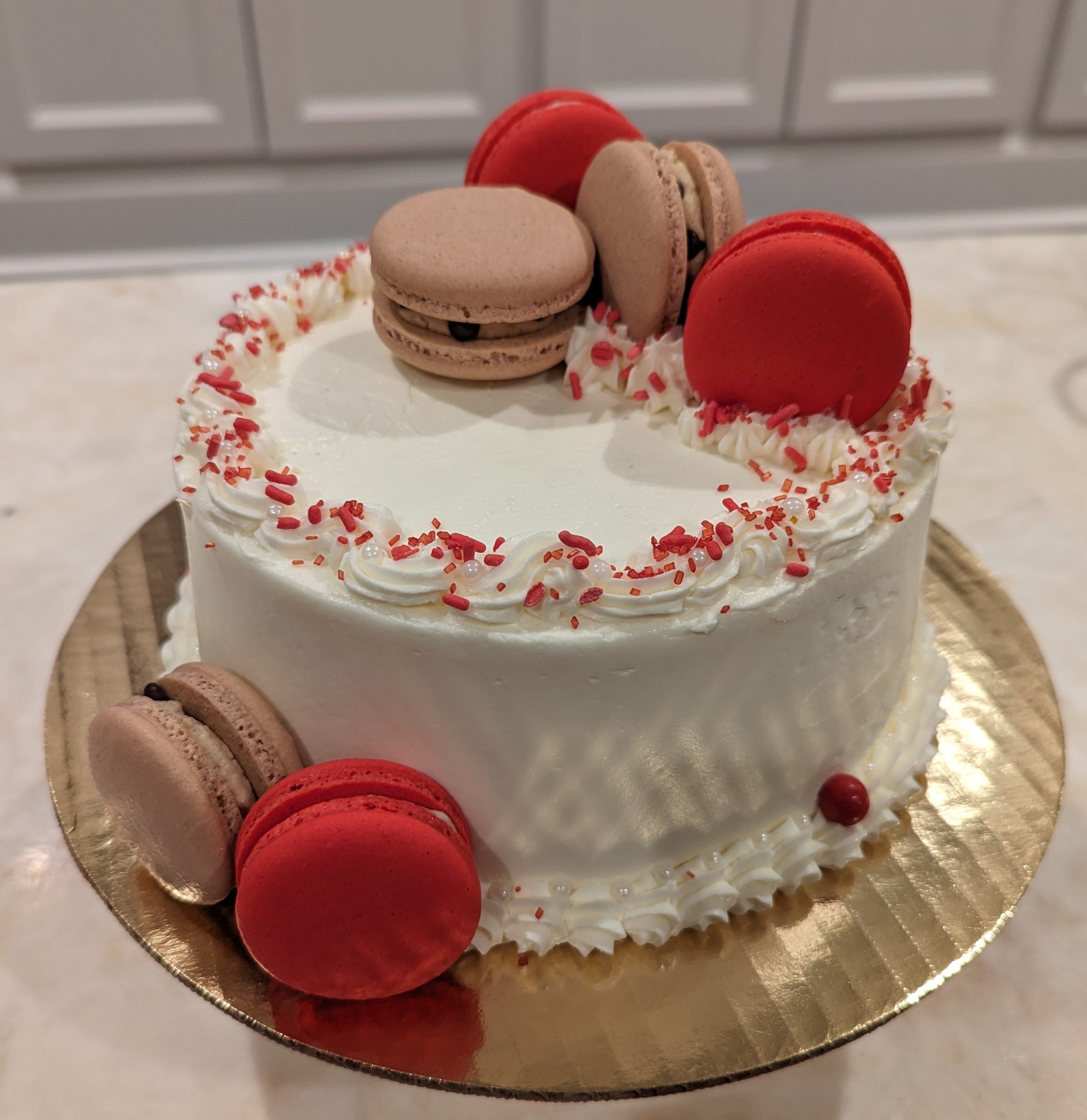 bakes White Cake with White Vanilla Buttercream, Sprinkles and Macarons (Chocolate Chip Cookie Dough & Strawberry)